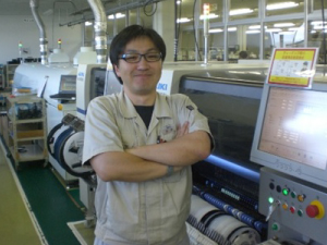 EMS・受託製造/SMTラインで働く匠